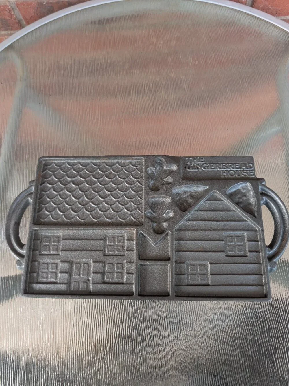 Vintage John Wright Co. Cast Iron Gingerbread Mold 1985